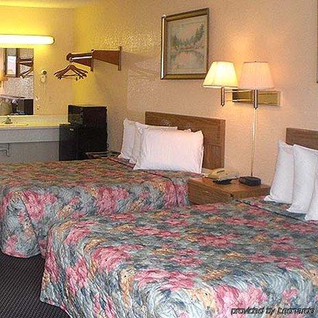 Super 7 Inn-Siloam Springs Номер фото