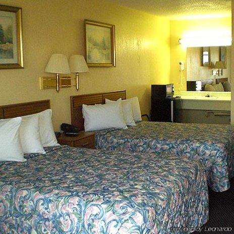 Super 7 Inn-Siloam Springs Номер фото