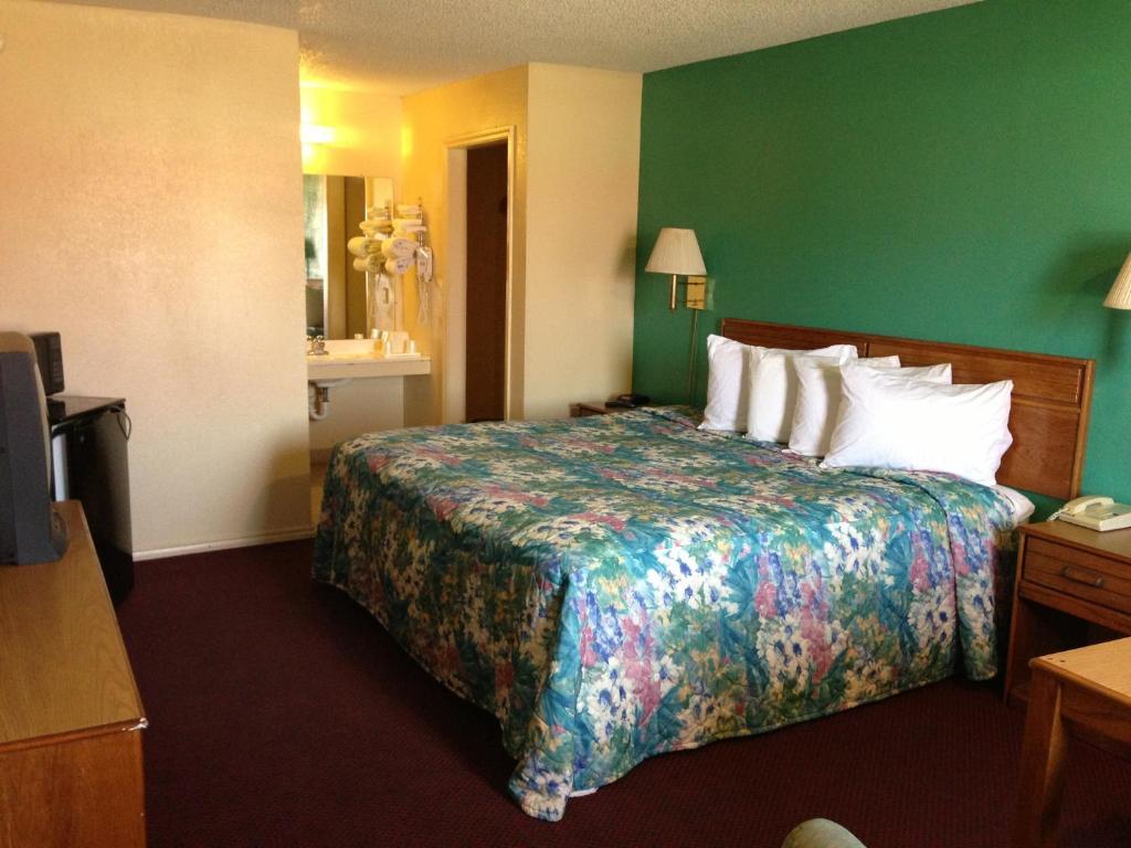 Super 7 Inn-Siloam Springs Номер фото