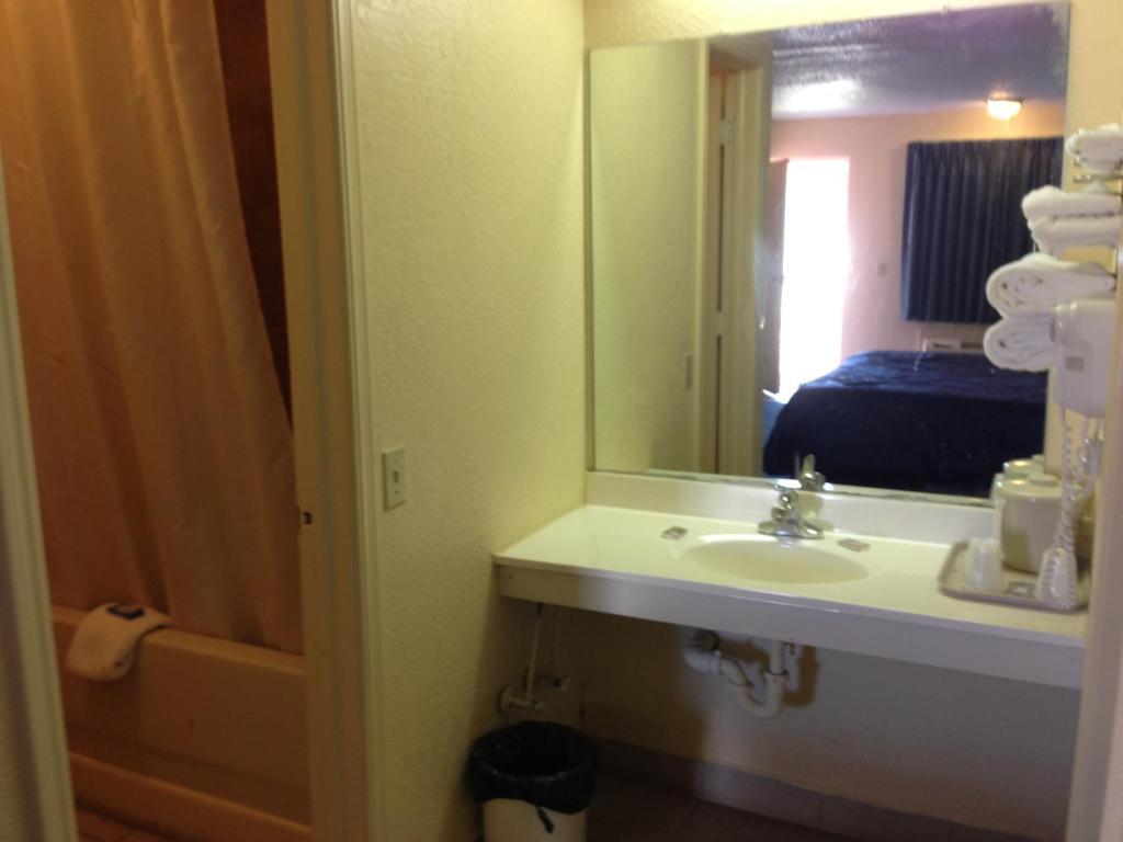 Super 7 Inn-Siloam Springs Номер фото