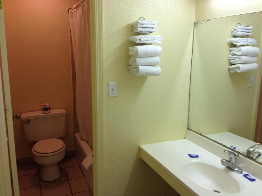Super 7 Inn-Siloam Springs Номер фото
